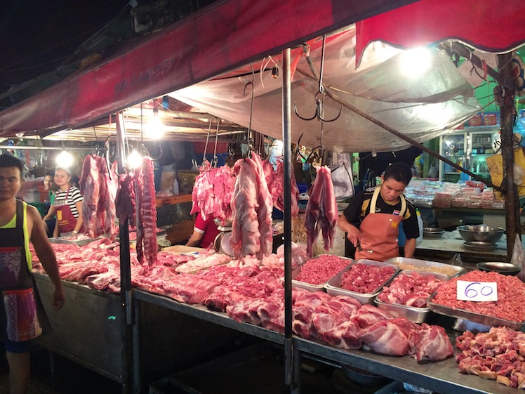 khlong toei market