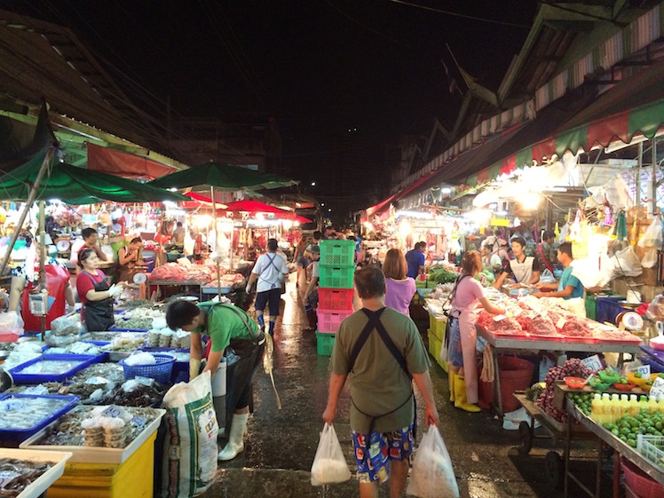 khlong toei market